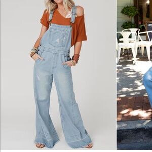 NWT Aaron and Amber bell bottom overalls. Size large, light denim